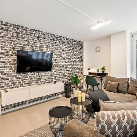 Livinglike-apartment - & Spacious With Balkony & Garage, Coffee - 103m2 Πφορτζχάιμ