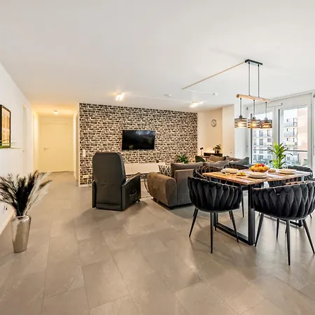 Livinglike-apartment - & Spacious With Balkony & Garage, Coffee - 103m2 פורצהיים