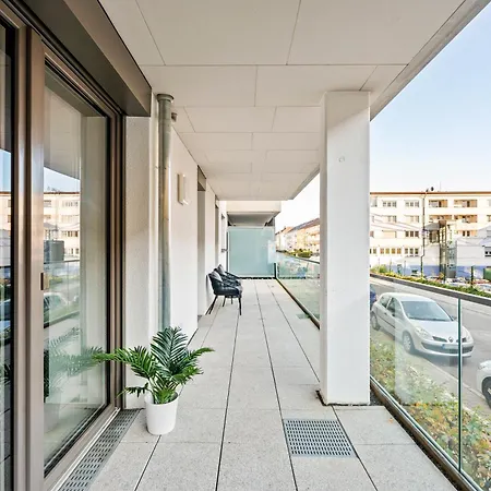 Livinglike-apartment - & Spacious With Balkony & Garage, Coffee - 103m2 * פורצהיים